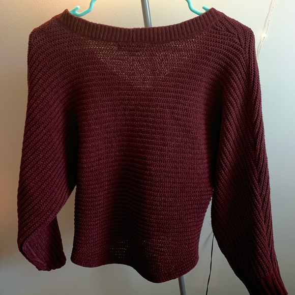 Super soft AE maroon sweater - Picture 2 of 3